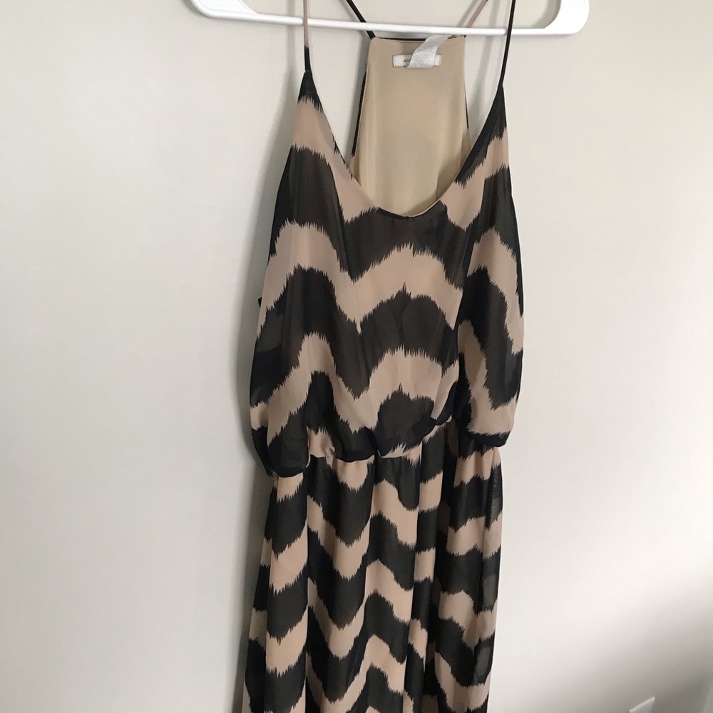 Mid length dress. Bought @Dillard’s. Worn twice.